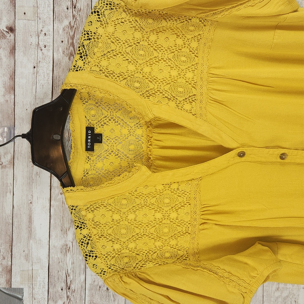 Torrid, Women's Maze Yellow Lace, Elastic Short Sleeves, Button Down, SZ 2 - Picture 6 of 10